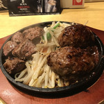 鉄板TOKYO - ハンバーグ定食にハーフステーキ。
      美味し。