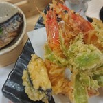 ごんた食堂 - ふきのとうと海老。