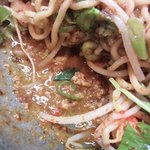麺屋彩々 - こんな感じで底にタレが溜まってます。