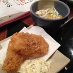 とぶさかな - お通し：白身魚フライのタルタルがけ