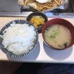 てっぱん雅家 - 定食の、漬物、ご飯、味噌汁はお代わり自由！