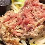 カウベル - ハンバーグの中はレア