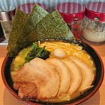 たくみ家 - チャーシューラーメン(醤油) 950円