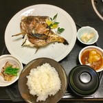 とん鈴 - ランチ焼魚定食！白米も美味しいです。