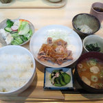 hachi - 平成23年11月22日の日替わりランチ　ぶり八風豚の生姜焼き