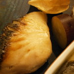 日本料理 晴山 - 盛合せ　鰆・サツマイモ蜜煮　アップ