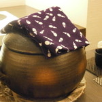 日本料理 晴山 - ご飯セットのご飯お櫃