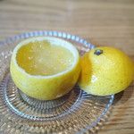 やまぐち - 黄金柑にフォアグラのテリーヌと白味噌のクリーム、果汁をたっぷり絞っていただく