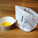 やまぐち - 布袋に入ったパンはオリーブオイルで