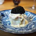 やまぐち - たけのこにたっぷりの毛ガニとキャビア、ふきのとうの苦味が効いたソースで