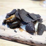 やまぐち - 蝦夷アワビのステーキとホワイトアスパラガスのリゾット、トリュフをたっぷり削って