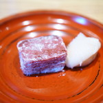 やまぐち - いちごの葛焼きと練乳の入った白あん