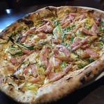 Pizzeria Salto - 九条ネギの甘みとベーコンの塩気が絶妙