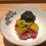 肉屋 雪月花 NAGOYA - 龍の瞳の赤酢飯に松阪牛サーロインとキタムラサキ雲丹とキャビアを載せて