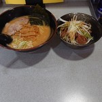 白熊ラーメン - ミソラーメン650円 チャーシュー丼400円