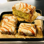 赤白 - せっかく鉄板できてるから冷めないように1／4だけ切り分けてお皿に