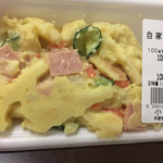 小林肉店 - 自家製サラダ 100g100円 ホントに良心的✨
昔ながらの家庭的な味でホッとしますよぉ♪