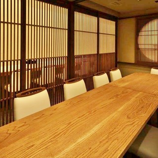 プライベート間のある個室では最大10名様までのご会食に利用して頂くことが可能です