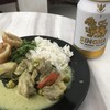 Royal Orchid Lounge - 料理写真:ゲーンキョウワンガイとシンハー