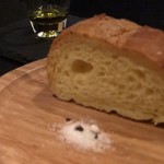 iCas storia - 名物トリュフパン。ふわっふわで、トリュフの香りが刺激的なのに優しい不思議な感覚。