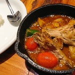野菜を食べるカレー camp - 「トマトと生姜のチキンカレー」スプーンはシャベル❗