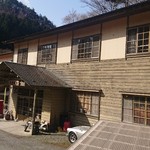 昔の校舎を改造した建物