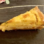 シェヌー - 温かい「野菜のキッシュ」♫