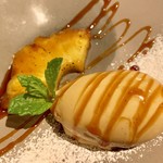 シェヌー - パインもキャラメリゼされて、これがまた美味しいっ！！