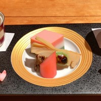 黒尊 - 先付（ジャガイモスープ、菱餅、ふき、ふき味噌、チキン、タケノコ木の芽味噌、モロヘイヤ、エビのすり身揚げパン）