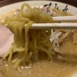 すみれ - 味噌900円の麺のアップ