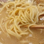 らぁめん 一福 - 味噌にしては細め。だが、食べ応え十分。