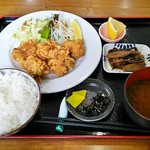 Meshitarou - 鶏唐揚定食（唐揚げ、サラダ、ご飯、味噌汁、小鉢（煮物）、漬物、フルーツ、お飲み物）（680円）