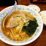 帝里加 - ラーメンのスープは単純な醤油味で、驚くほどに薄味。とにかくあっさり！