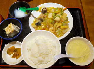 帝里加 - 〔日替Eランチ〕八宝菜定食（￥580）。2019年現在、杏仁豆腐は付かなくなった様子