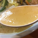 青竹手打ちらーめん 夢現 - スープです。野菜の甘みたッぷり。