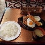 カフェ＆レストラン談話室 ニュートーキョー - ポークジンジャー＆特大エビフライ＆目玉焼き