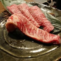 炭火焼肉 日本橋イタダキ - 神戸牛カルビ等