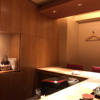 襷 - カウンターの雰囲気