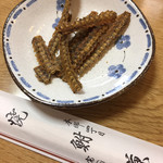 鮒兼 - 自家製の骨煎餅　お酒をお願いするとお摘みに出てきます　私には飲まなくても出てきます（笑）