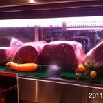 板前焼肉一斗 - 2011.11.22(火)22時訪問　この日、空 道頓堀店でホルモンを満喫した後に、焼肉ツアー2軒目のここは赤身目当て(^_^;)