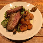 BARU 竹末 - 仔羊のスペアリブと金柑(580円)