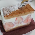 メリメロショコラ - 【フレジェ】
            見た目以上にクリームもりもり。