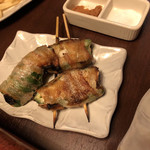 Yakitoriya Sumire - チーズ入りピーマンを豚バラ肉で包み串焼きにしたもの。これも美味しかった！