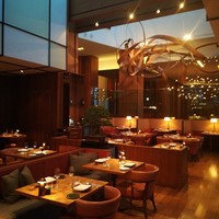 ザ タヴァン グリル＆ラウンジ - 