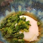 日本料理 TOBIUME - ②開演～"収穫"
      グリーンアスパラガス(福岡県若松産)の春巻き揚げ、温泉卵(福岡県中西たまご養鶏場)、菜の花(福岡県若松産)
      アスパラの瑞々しさと甘みに温泉卵のコクと旨みを加えて頂きます。