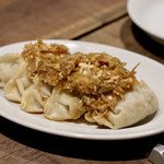 餃子とスパークリング バブルス - 揚げ餃子