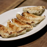 餃子とスパークリング バブルス - 焼き餃子