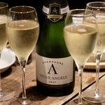 餃子とスパークリング バブルス - ヴーヴ･アンジュリー