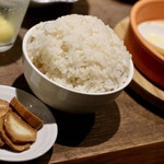 餃子とスパークリング バブルス - オデン出汁で炊いたご飯