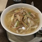 中国料理 丹甫 - チャーシューと葱の和え物をのせた汁そば